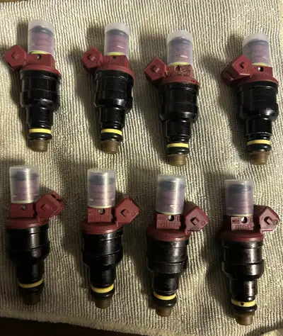 A rebuild set of 8 Ford racing 30lb EV1 fuel injectors. They have brand new o-rings, seal spacers, f...