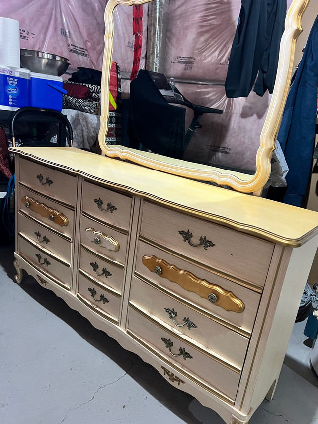 Dresser with mirror in Dressers & Wardrobes in Hamilton - Image 2