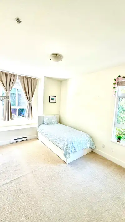 Private Room for Rent in a Clean & Comfortable apartment Female only A bright and well-maintained pr...
