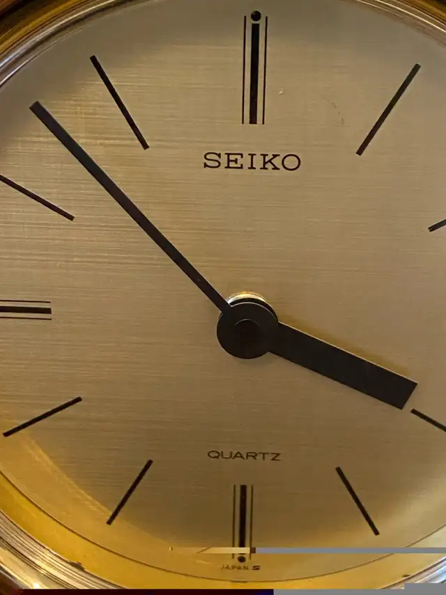 Vintage Seiko quartz double pendulum mantle clock. in Home Décor & Accents in Markham / York Region - Image 5