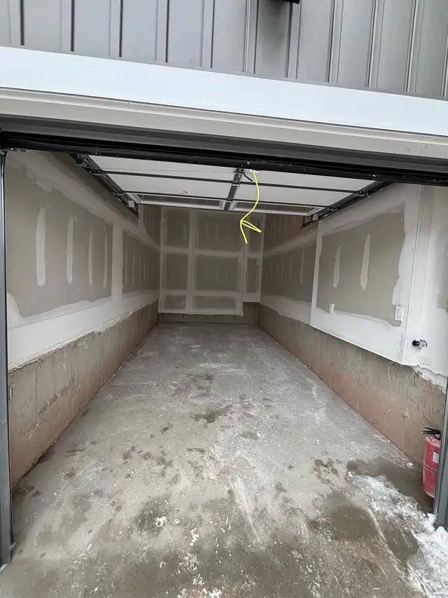 4 Bedrooms 2.5 washrooms - Semidetached in Long Term Rentals in Oakville / Halton Region - Image 8