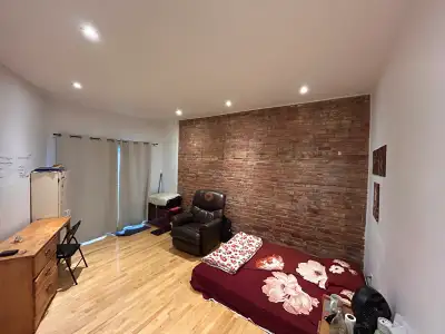 Extremely Spacious Furnished Room for Rent 4251 av de Lorimier, Montreal Hey! I’m renting out my roo...
