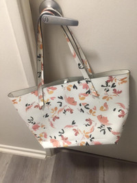 Lady's tote bag