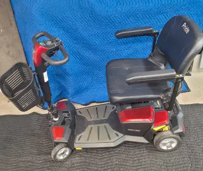 PRIDE GOGO LX electric scooter with all wheel CTS SUSPENSION (front and rear) - Like new -Front LED...