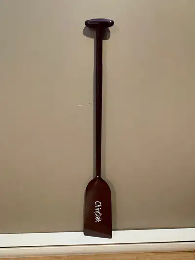 This is a used Chinook paddle in great shape for kayaking and canoeing, measuring 45 1/2 inches in l...