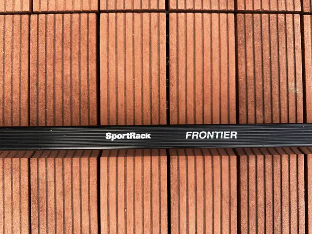 2 bars SportRack Frontier 52 pouces  in Auto Body Parts in Longueuil / South Shore - Image 4