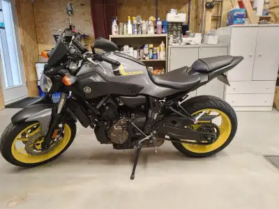 Yahama fz 07 2018. Pas beaucoup utilisé. Environ 45 000km. Bien entrenue. 5 vitesse. Négociable