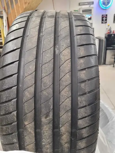 Almost new 255/40R20 Bridgestone Potenza Sport Tires, only 3000 km. Taken off my Audi Q3 for optione...