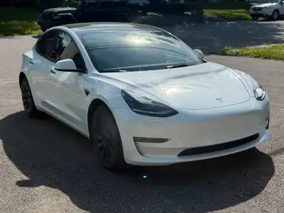 Tesla Model 3 Long Range Dual Motor, fin 2023, 21516 km seulement. Voiture en excellente condition,...