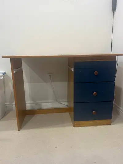 Used bed set good condition for boys 5-13 years (dressers + mirror in one, night stand, study desk,...
