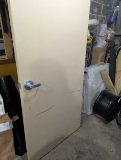 Solid wood door / Porte en bois massif, View more