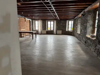 +|- 2500 sf Entrance on St-Paul E, near St-Laurent. Waterfront river view. short term, long term pos...