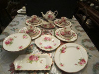 Royal Albert AMERICAN BEAUTY china set, Service for 4