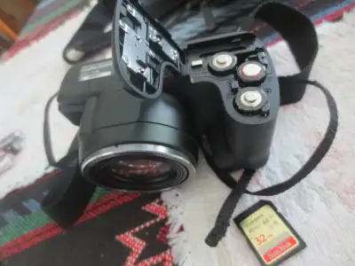 Camera Fuji FinePix s8600 Sandisk Extreme 32GB memory card with camera. It's all ready to go... You...