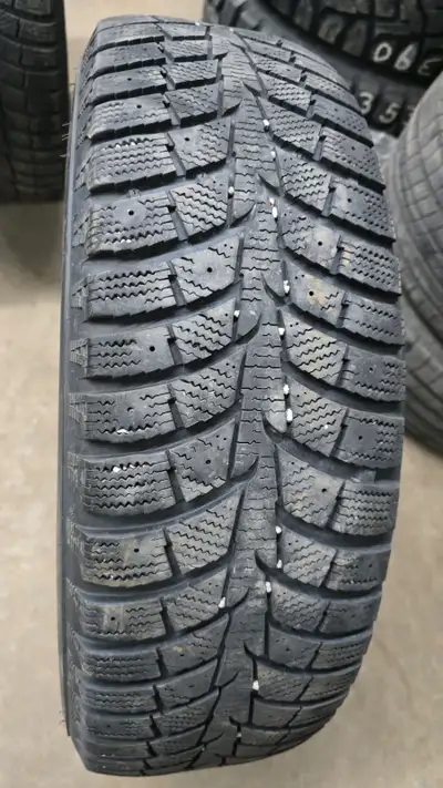 4 pneus d'hiver P215/70/16 100T Laufenn i Fit Ice 34.5% d'usure, mesure 9-9-7-7/32 215/70/16, P215/7...