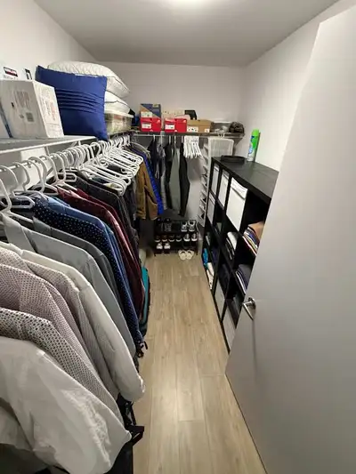 Looking for roommate to share a 2 bedroom, 2 bathroom condo in Oakville. Newly built, you get your o...