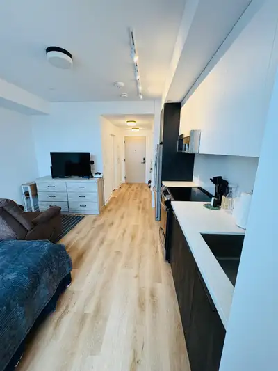 Modern Studio – Yorkdale/North York – $2100 – Lease Assignment – ASAP Description Modern studio apar...