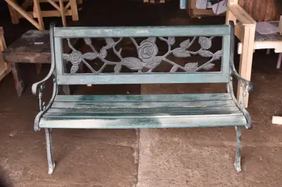 Offering an refurbished vintage cast iron Park Bench. It is suggested this item is is over 60 years...