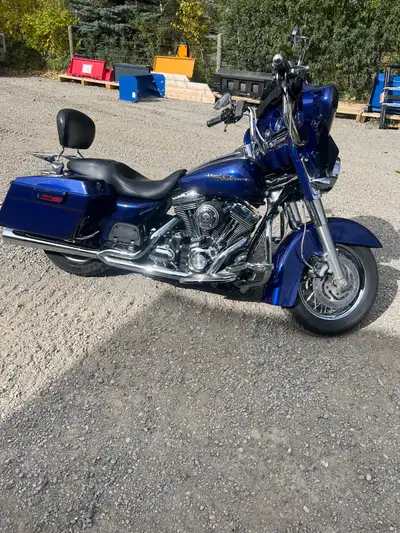2006 Harley Davidson street glide New tires Just went through a professional shop Stage 2 motor Grea...