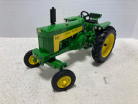 1/16 JOHN DEERE 630 Prestige Farm Toy Tractor