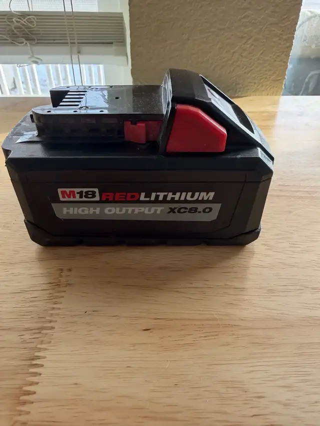 Milwaukee Battery414906790665922561