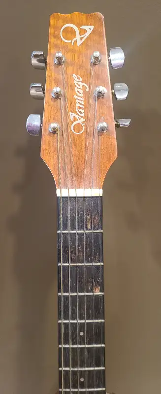 Vantage VS-5 Acoustic Guitar in Guitars in Edmonton - Image 4