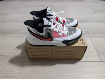 DS Nike Kyrie 8 Go - Size 7Y, View more