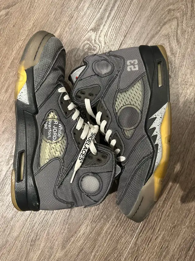 off white Jordan 5 muslin in Men's Shoes in City of Toronto - Image 3