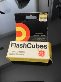 Vintage unused Flash Cubes by GE. 70s “flashbacks ” retro piece!