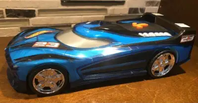 Preowned Excellent condition Batteries included. Works well. Puts on a lights show. Plays music, Fla...