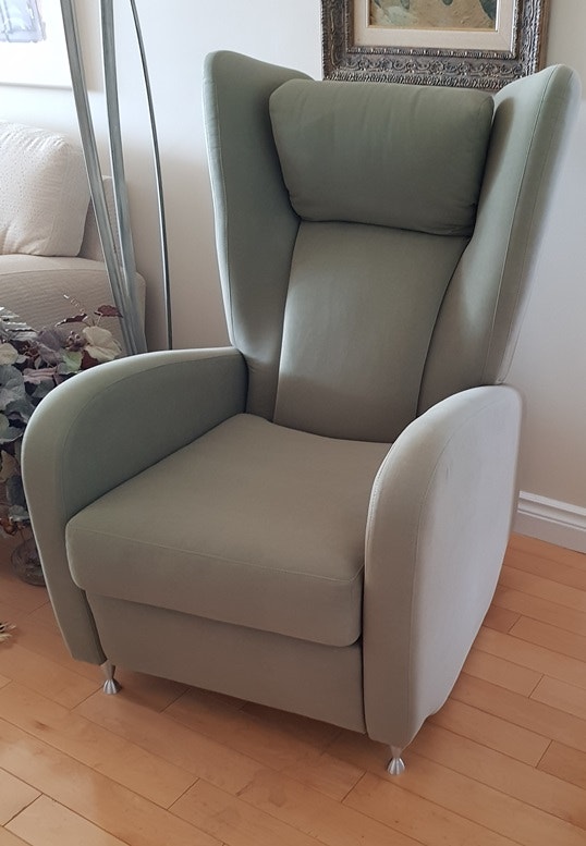 Stylish Reclining Chair Chairs & Recliners City of Toronto Kijiji