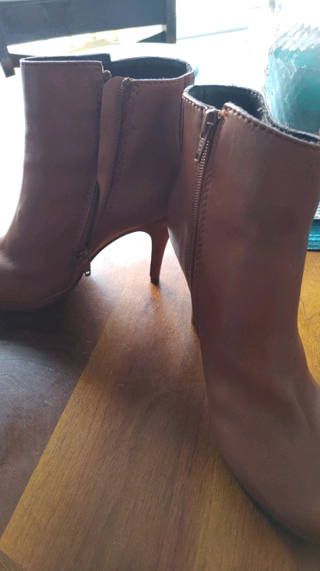 Brown Steve Madden Leather bootie $60 NWOT, Size 8.5-9 in Women's - Shoes in Saint John - Image 3