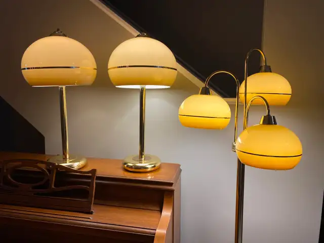 Lamps - Vintage Mid Century Modern, acrylic, gold shades, brass62863734623363123