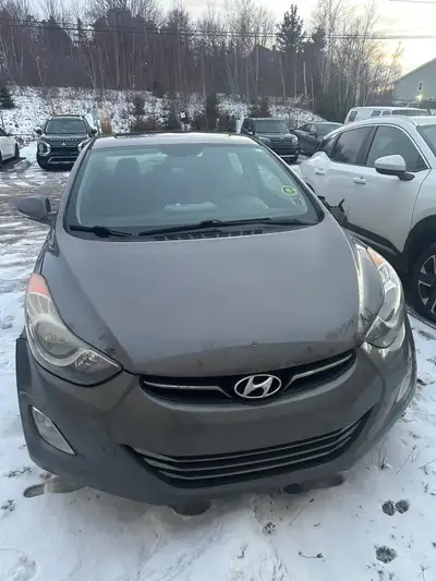 2011 Hyundai Elantra. Still runs like Jaguar No signs on dashboard.. Just need few things to repair...