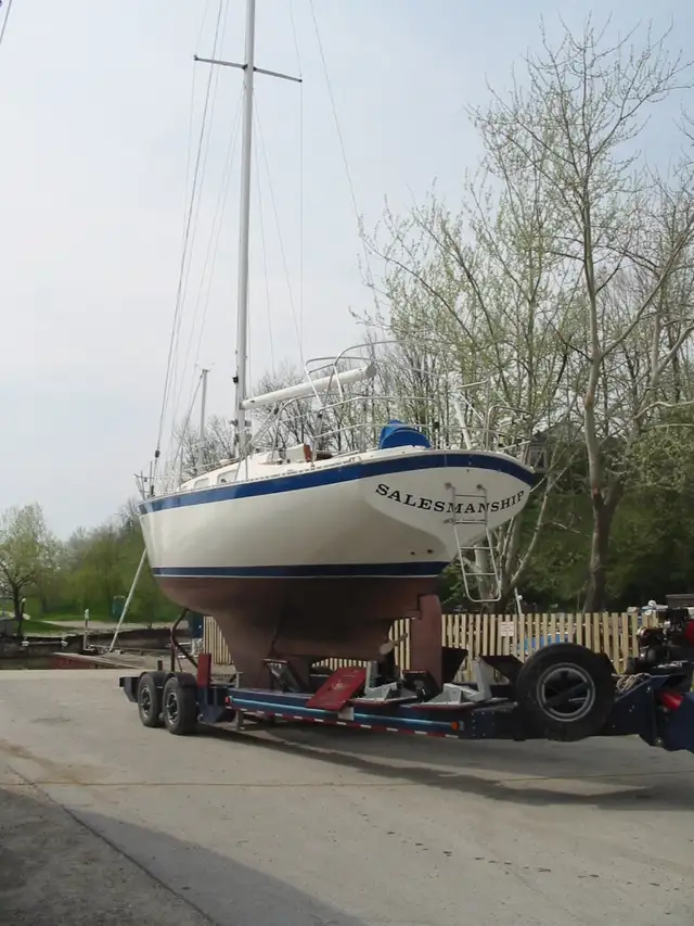 1981 Hughes columbia 10.7, 35 feet, sailboat in Sailboats in London - Image 5