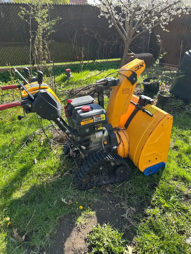 souffleuse à neige Cub Cadet in Lawnmowers & Leaf Blowers in Laval / North Shore - Image 3