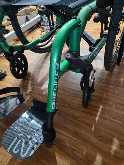 Never Used - mint condition 2022 model It features a lightweight folding frame, carbon fibre compone...