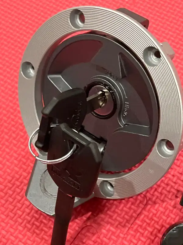 Kawasaki Ninja ex 250 Keys Locks ignition switch fuel 27045-5390 in Other in Barrie - Image 8