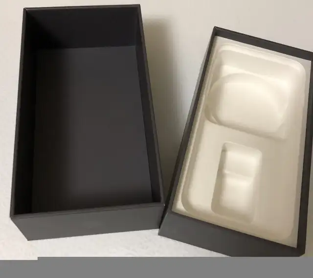 Apple iPhone 8 and iPod Touch Boxes (Boxes Only) in Cell Phones in North Shore - Image 7