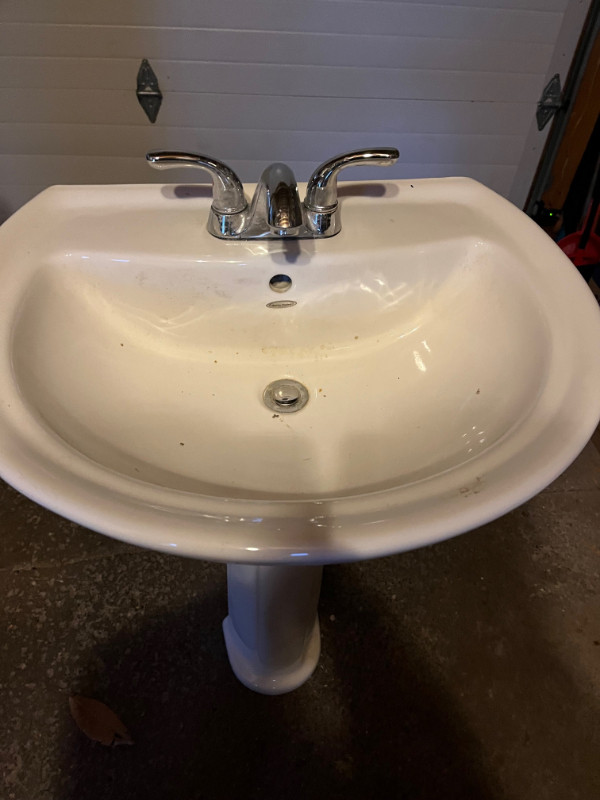 Pedestal Sink in Plumbing, Sinks, Toilets & Showers in City of Toronto - Image 2