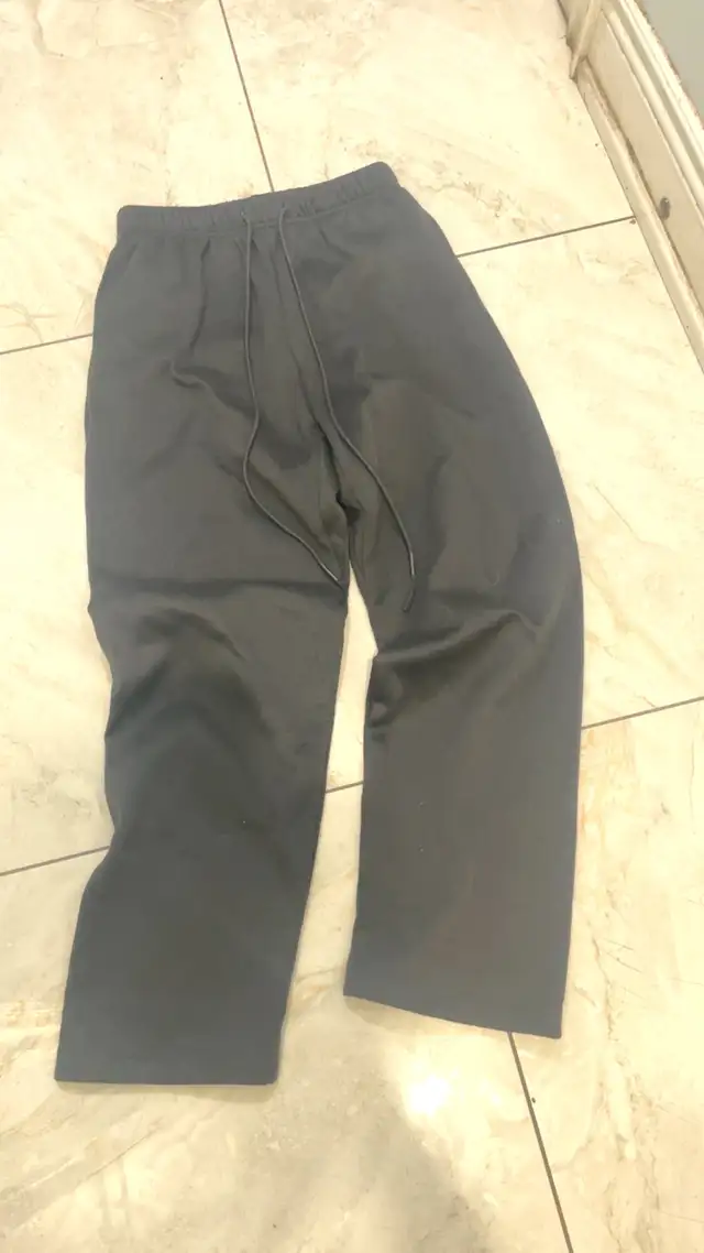black baggy sweatpants in Men's in Mississauga / Peel Region - Image 3