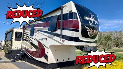 NEED TO SALE_Moving soon Was $144 900_REDUCED at $ 124 900 This 2nd owner full body painted fifth wh...