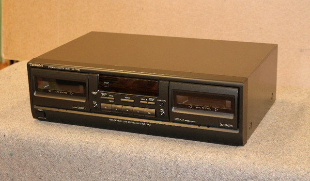 Technics RS-TR180 - Dual Auto Reverse Cassette Deck in Stereo Systems & Home Theatre in Saint John