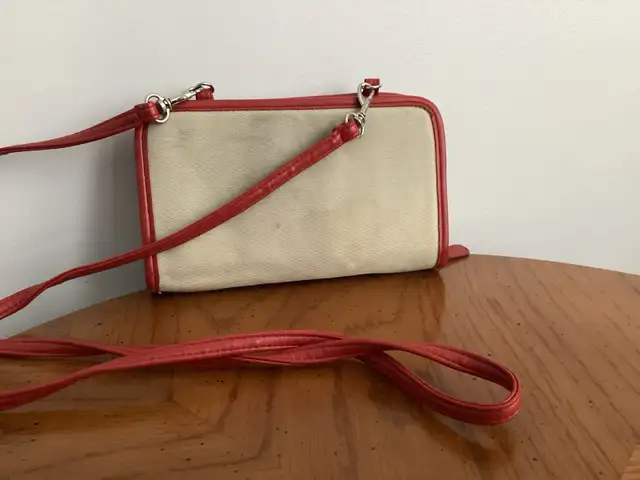 Nine West Wallet in Bags & Luggage in Mississauga / Peel Region - Image 3