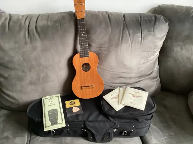 Ukulele Kiwaya KS-1 Soprano in Guitars in Sherbrooke - Image 2