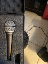 Samson q7 microphone w case 