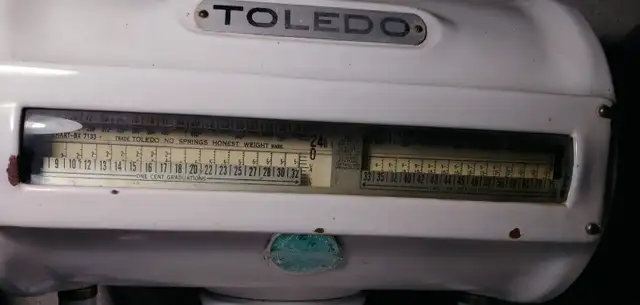 Antiquités(poterie,balance,tordeur) in Arts & Collectibles in Longueuil / South Shore - Image 8