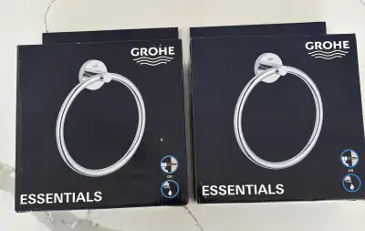 Grohe bathroom rings, new and in the box. Located in Almonte. Delivery might be possible, depending...