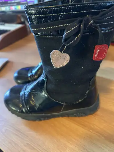 Girls size 10 boots , View more
