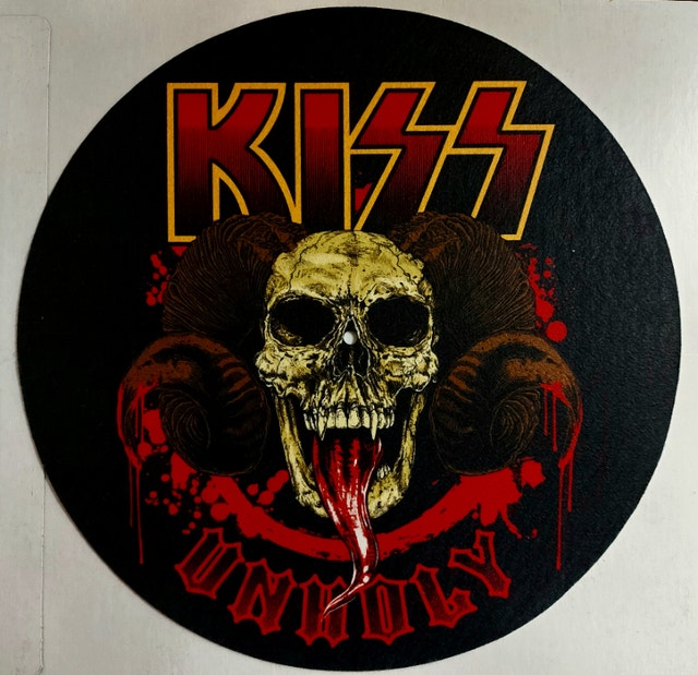 UN SUPERBE TAPIS DE TABLE TOURNANTE DE KISS Art et objets de